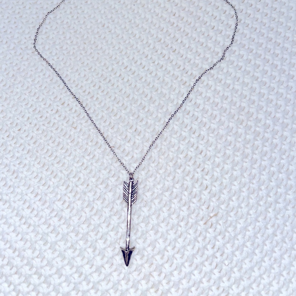 Silver arrow pendant necklace